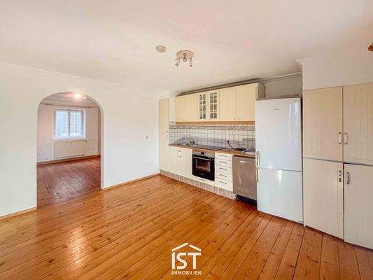 Esszimmer mit Einbauküche