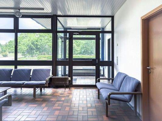 Eingang und Wartebereich