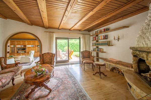 Wohnraum mit Kamin (1 von 1)
