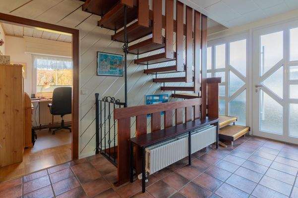 Eingangsbereich mit Blick ins Arbeitszimmer