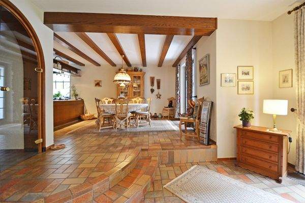 großzügiges Esszimmer