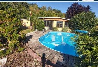 Ansicht Poolseite mit Sommerimpression