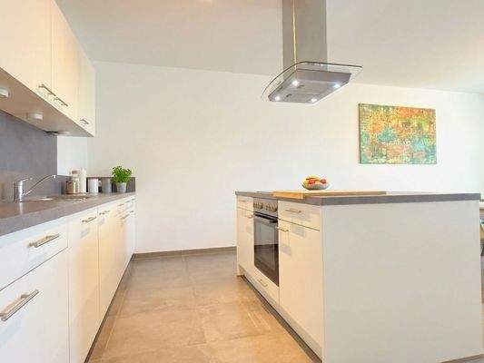 Küche (Bild wurde mit Hilfe von Künstlicher Intelligenz optimiert.)