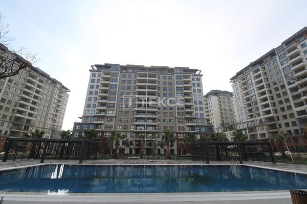 Flats with Swimming Pool in Istanbul Beylikduzu