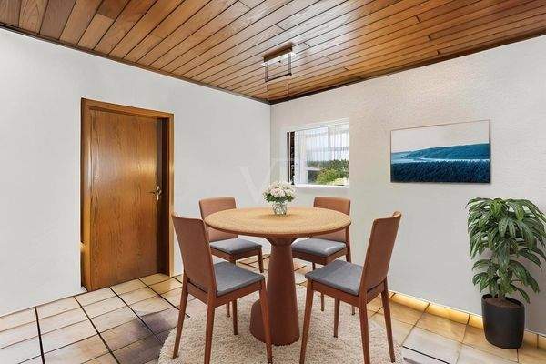 Esszimmer-EG-KI bearbeitet