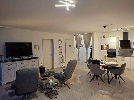 Wohn-, Ess- und Kochbereich