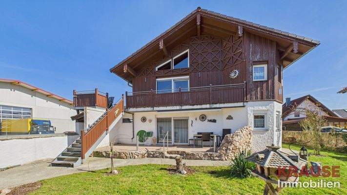 Außenansicht mit Garten