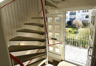 Flur mit Treppe zum OG