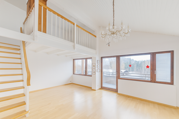 Wohnzimmer mit Galerie