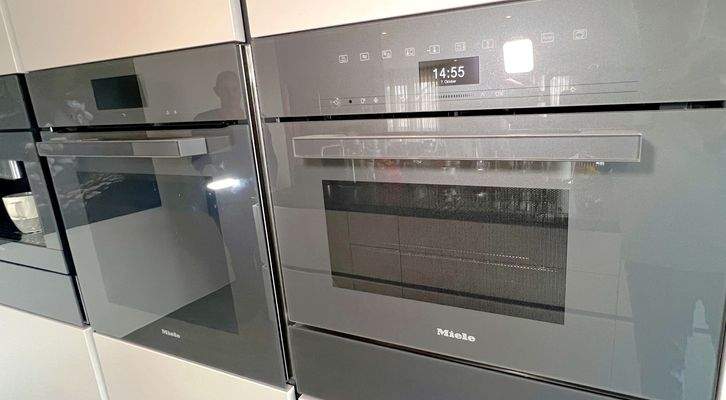 Backofen und Dampfgarer