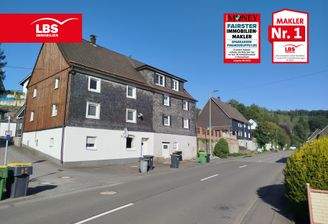 Straßenansicht linke Doppelhaushälfte