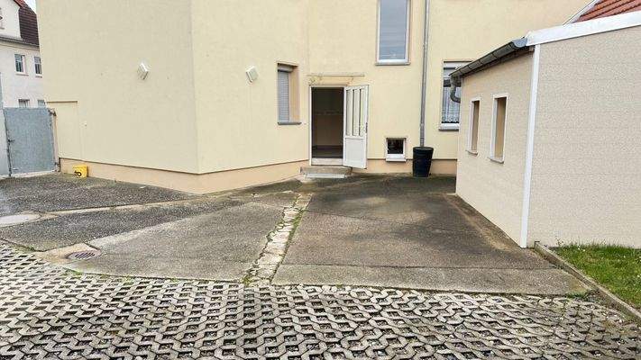 weitere Hofansicht zum Wohnhaus