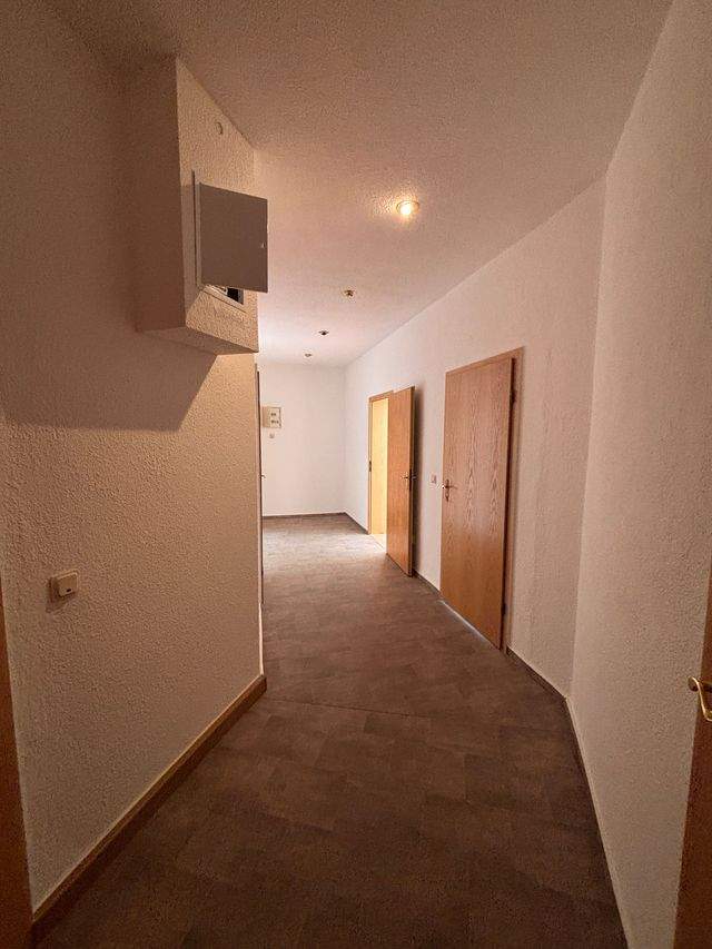 Einbauküche möglich! Großzügige 3-Raum-Wohnung mit 90 m² – viel Platz zum fairen Preis in Aue - Photo 4