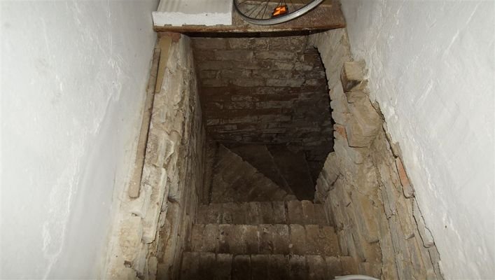 9 Kellertreppe
