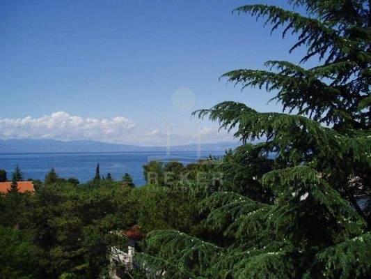 nur einen Steinwurf vom Meer entfernt