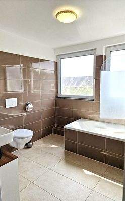 Ebene 2 - Tageslichtwannenbad