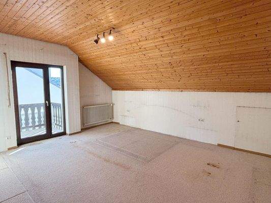 ein Zimmer im Dachgeschoss mit ...