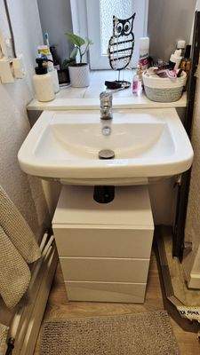 Badezimmer mit Fenster