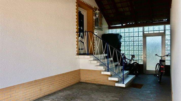 Eingang Haus und hinterer Garten