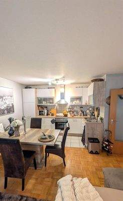 Einbauküche und Essecke