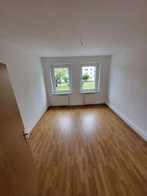 Helles Schlafzimmer mit Laminat