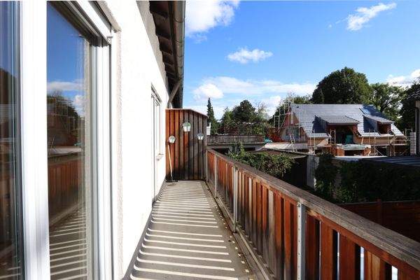 ...hinaus auf den Balkon