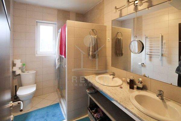 Modernes und komfortables Bad