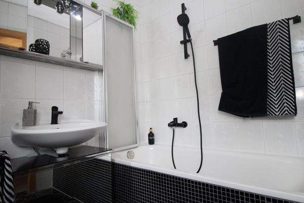 OG DUSCH-/WANNENBAD, erste Perspektive