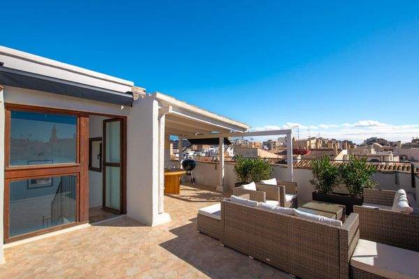 Private Dachterrasse mit Grillecke