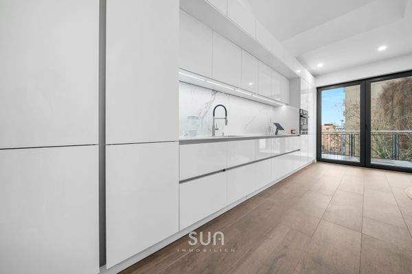 OFFENE HOCHWERTIGE EINBAUKÜCHE