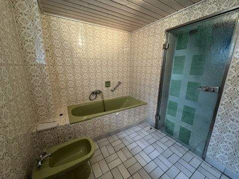 Badezimmer (Kellergeschoss)