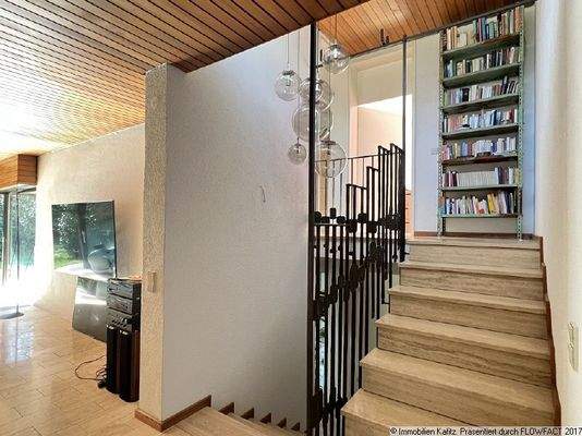 Treppenaufgang zum westlichen Kubus