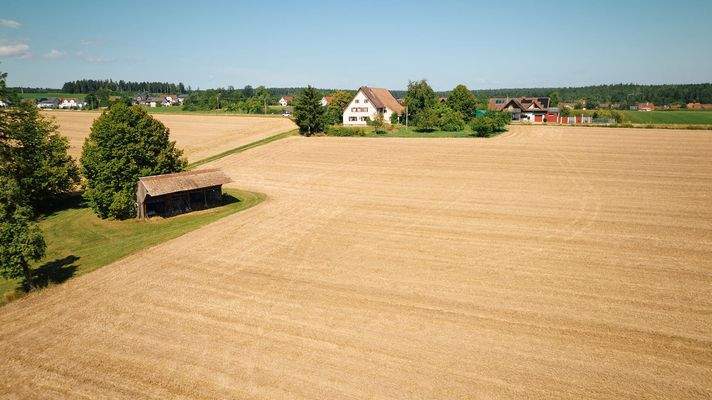 Objektansicht mit Grundstück 