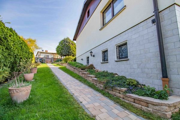 gepflasterter Weg nach oben