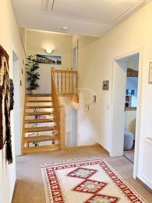 OG Flur mit Aufgang zum Spitzboden