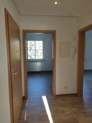 AO 3 1. OG rechts Blick vom Flur in die Küche