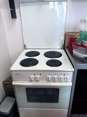 Herd mit Backofen kann übernommen werden