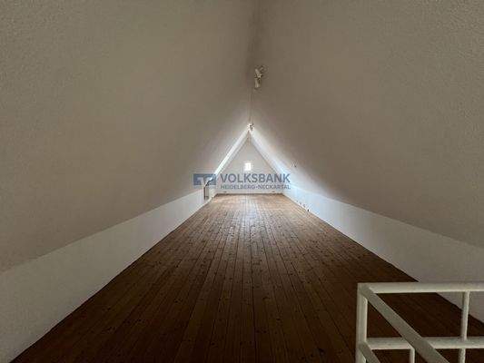 Tolles Zimmer mit Parkettboden