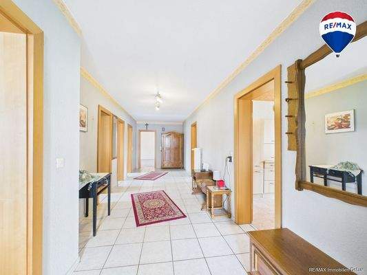 RE/MAX Immobilien DeLux Einfamilienhaus Merzig-Besseringen Flur