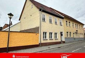 Wohnhaus - Straßenansicht