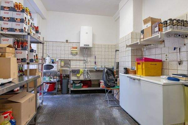 Küche und Lager Gewerbeeinheit