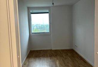 Helles leeres Zimmer