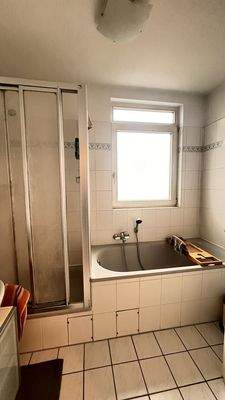 Wannen-Duschbad Tageslicht