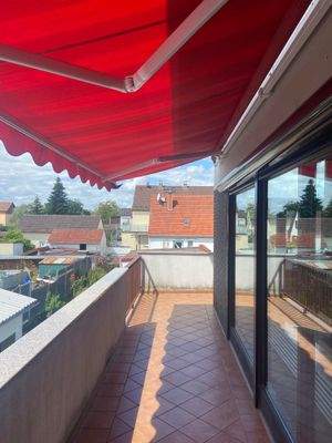 Mit Markise Bild 3