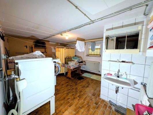 Der Waschraum im Keller