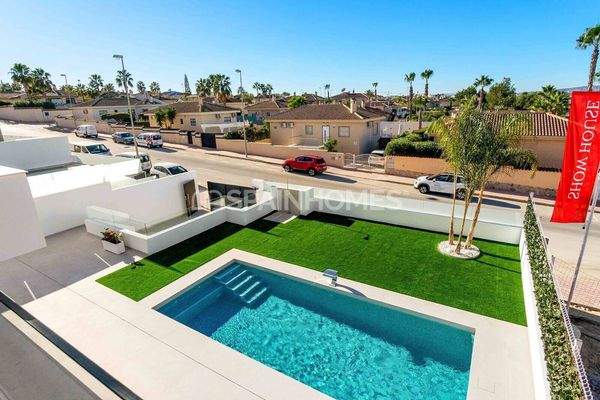 Elegant Detached Villas with Pools in Rojales Alicante