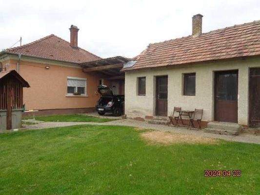 Haupthaus mit alten Nebenhaus