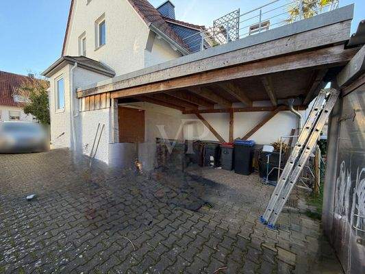 Carport KI-Leergeräumt