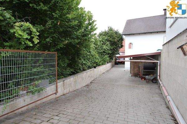 separate Zufahrt zum Unteren Bereich 