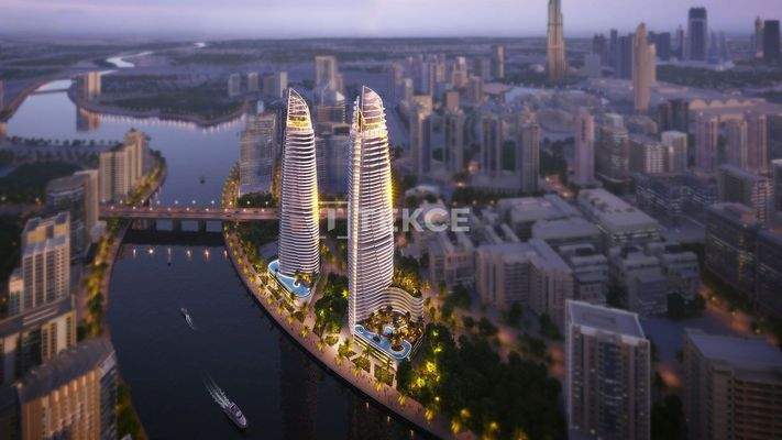 Canal-Facing Luxurious Apartments in Dubai Business Bay